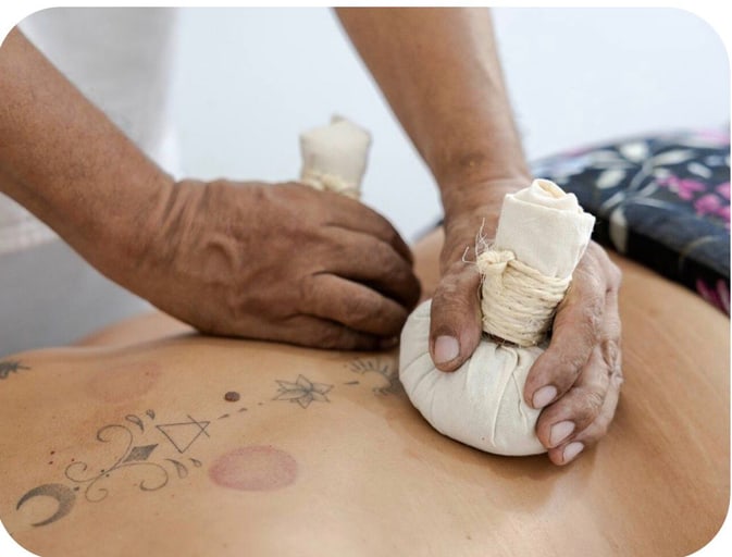 Masaje con Piedras Calientes o Pindas Herbales