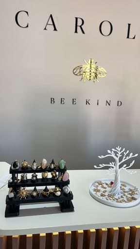 Carola Bee Kind